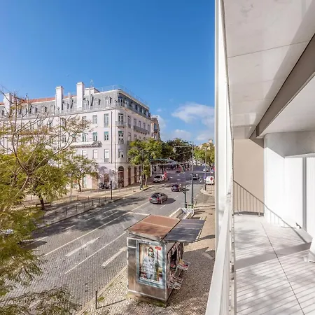 Guestready - 2br Apt Carlos I With Terrace And Gym Lisbon