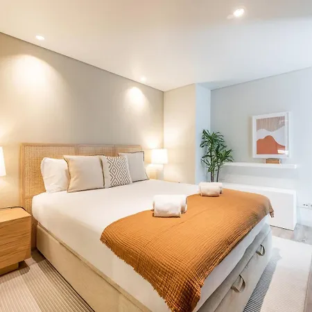 Guestready - 2br Apt Carlos I With Terrace And Gym * Lissabon